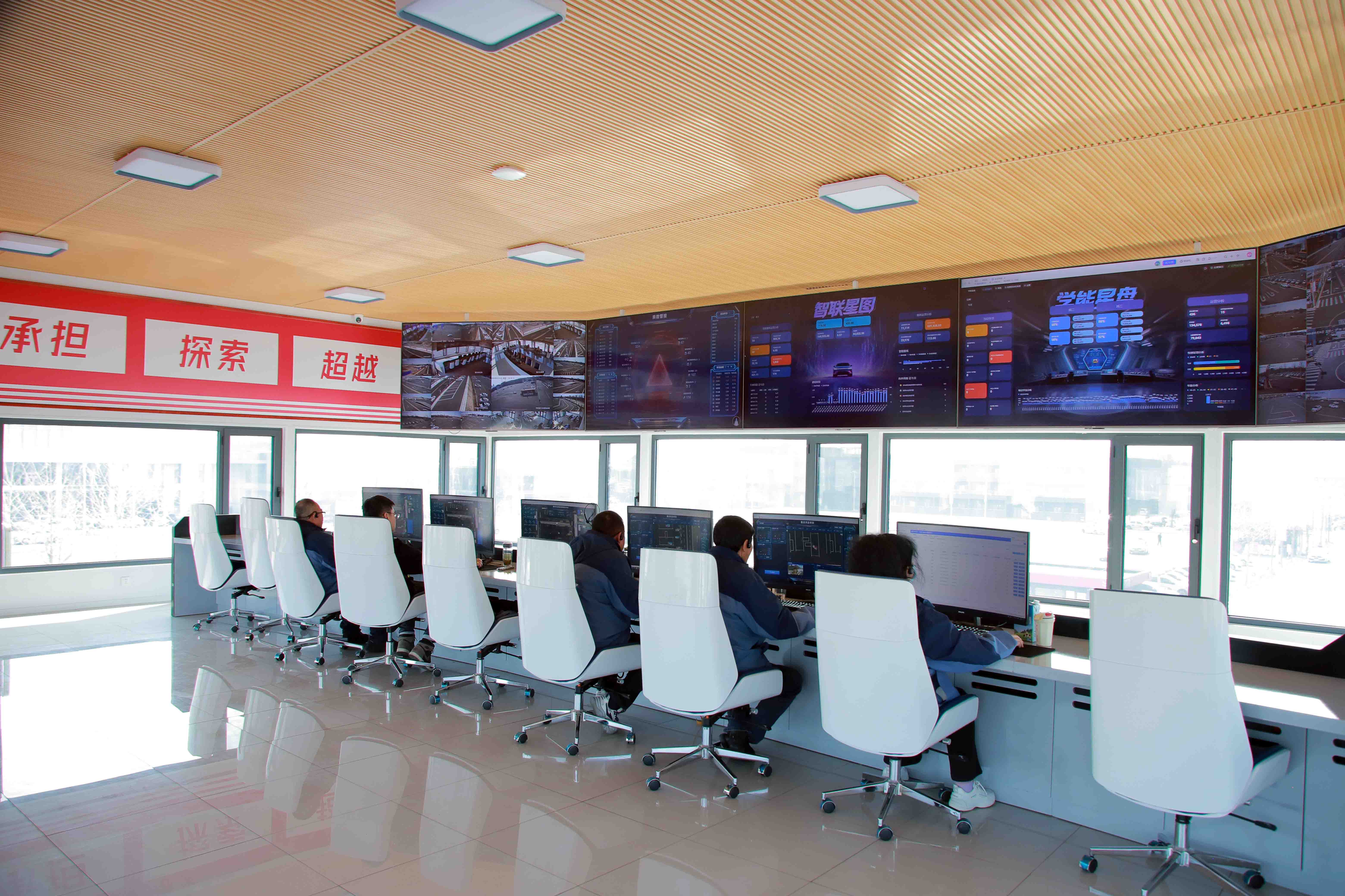 智能机器人教练中控室